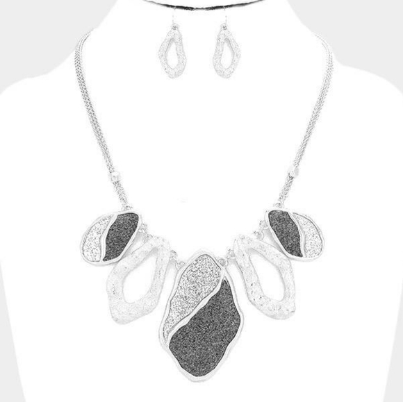 Geometric Statement Necklace Set - Picture 3 of 3